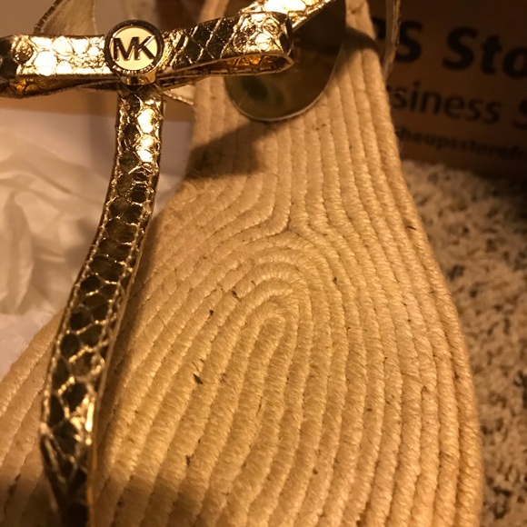 Barely worn - Picture 1 of 2